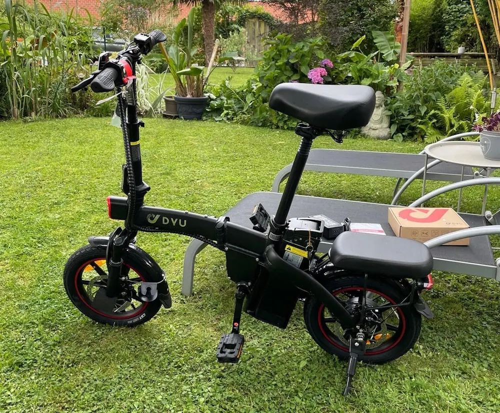 Bici elettrica DYU A5 pieghevole con batteria 48V per 50 km di autonomia