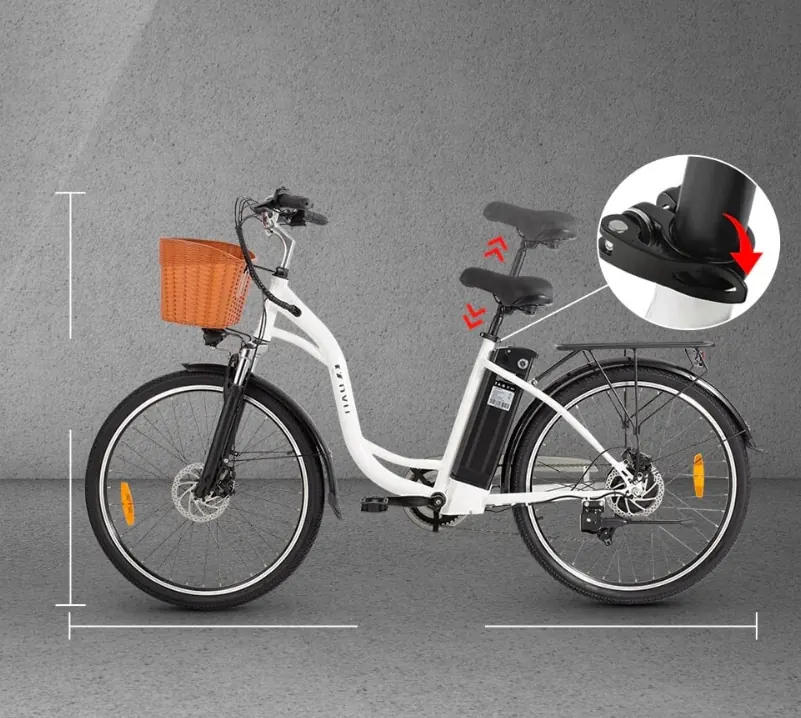 Bicicletta elettrica DYU C6 bianca con telaio in acciaio e ruote da 26 pollici
