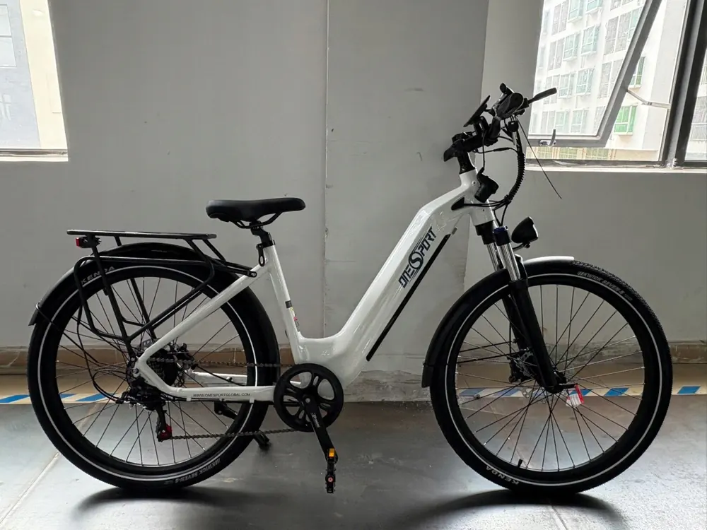 Bici elettrica Onesport OT05 bianca preassemblata e regolata